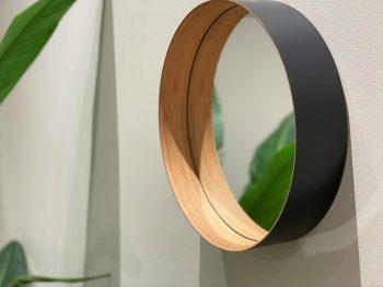 竹の美しいテクスチャーを楽しむミラー「TEORI/ZERO」 – カリモク60