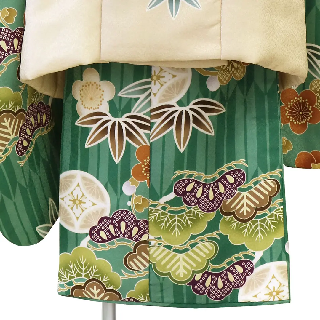 花うさぎ》緑地に濃緑の矢絣と松竹梅、鷹の被布コートセット／七五三