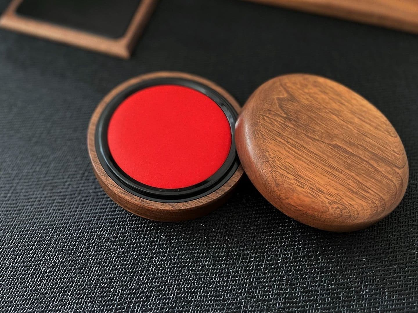 km-40_朱肉75号of加藤木工株式会社