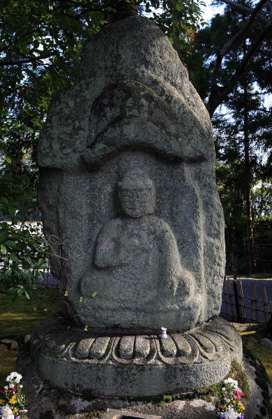 清涼寺(せいりょうじ）両面石仏・八面石幢