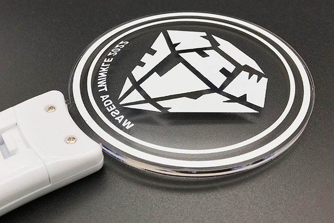 光り輝くダイヤモンドが印象的なアクリルペンライト｜オリジナルグッズ