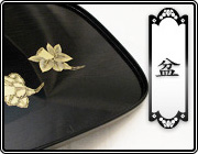 輪島塗重箱 角形 三段 -菊に蝶の沈金仕上げ- [内面朱色/外面黒色