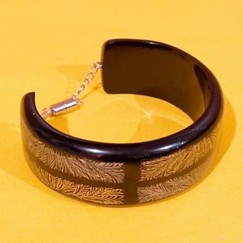 輪島塗 ブレスレット 楕円形 -忍(しのぶ)の沈金仕上げ- [黒色] ｜輪島