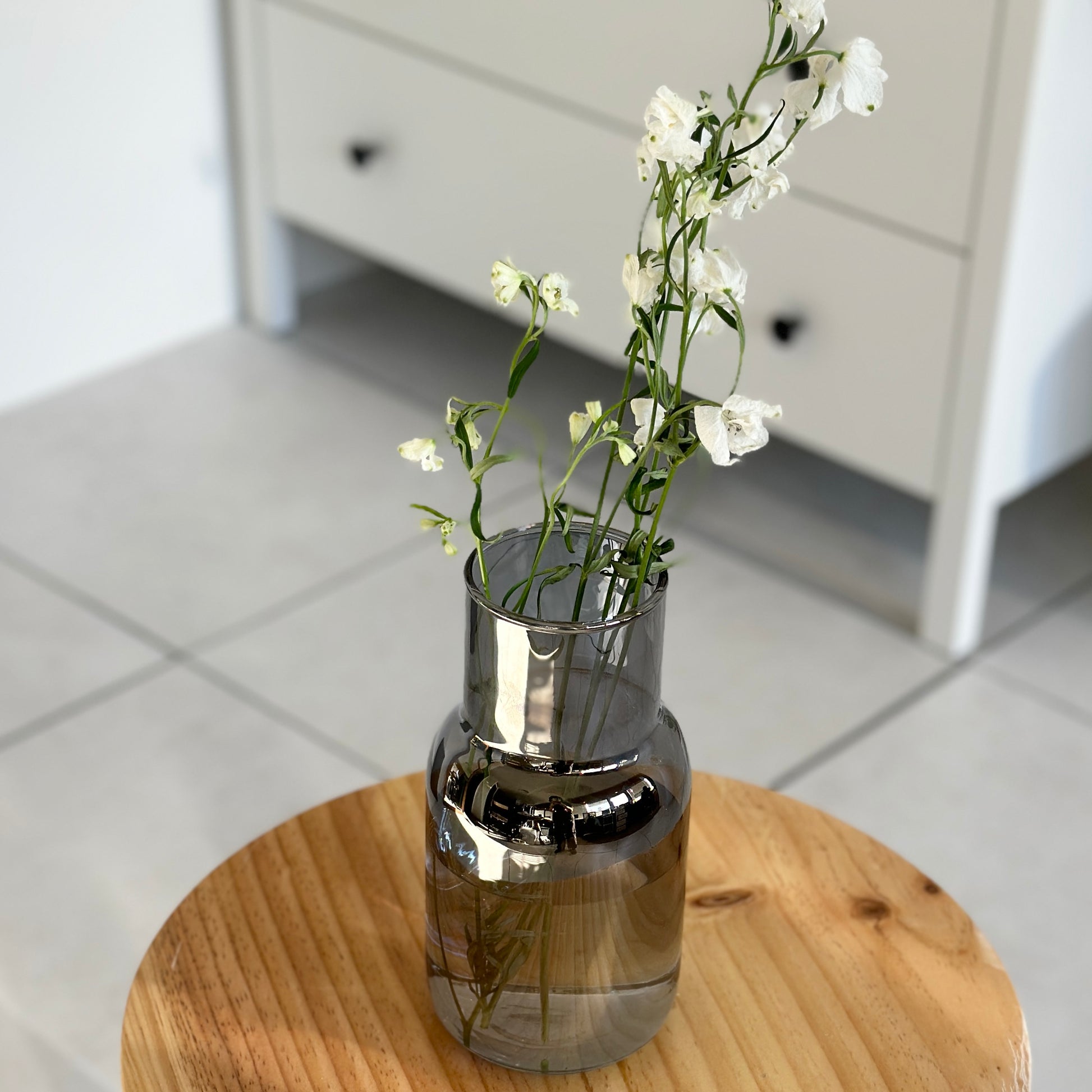 フラワーベース｜スモークグレーミドルベース - territory