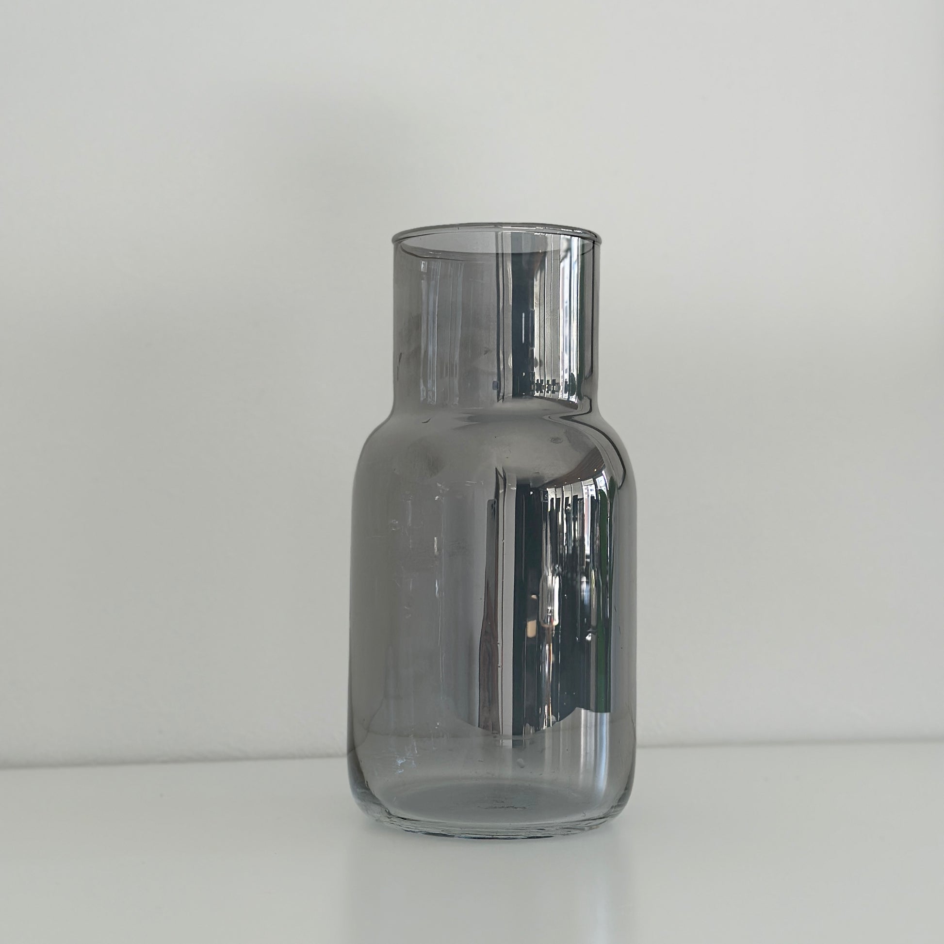 フラワーベース｜スモークグレーミドルベース - territory