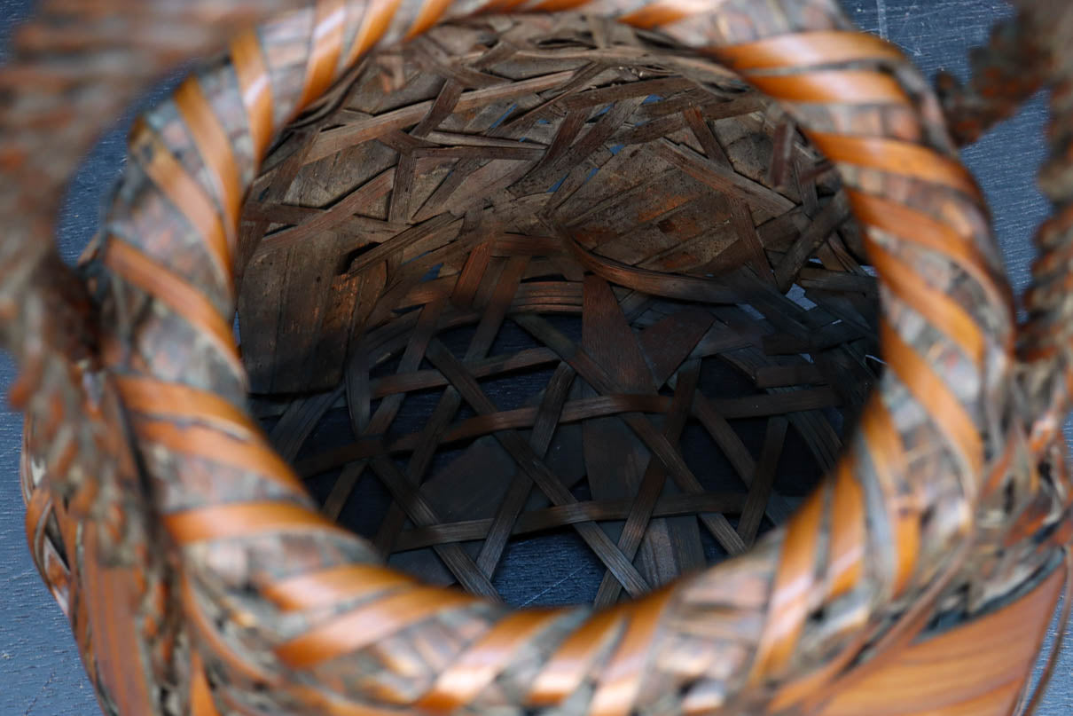 壺型のシルエットが可愛らしい竹編みの花カゴ DC7615 – 古福庵