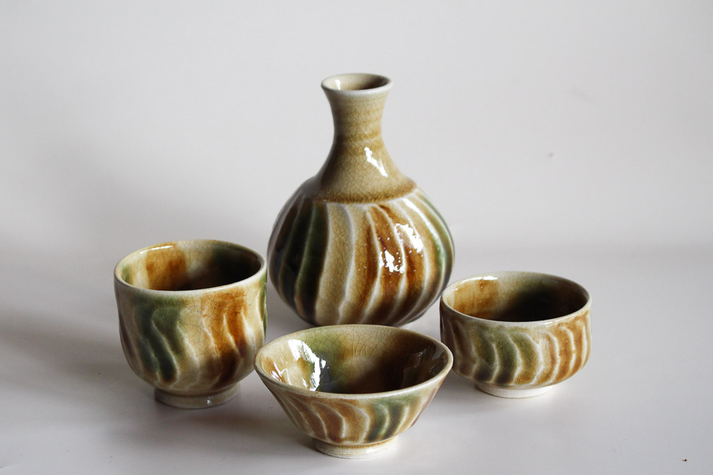 大切な時空（とき）をもてなす器 赤津焼 拝戸窯 稲垣鑛作展 | 伝統工芸