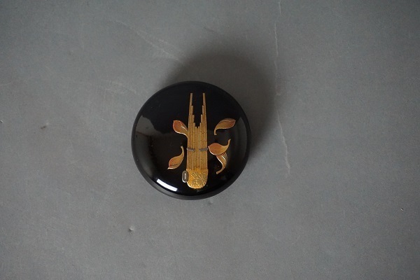 春井恒眠作紀伊高野山玉川蒔絵印籠人物根付