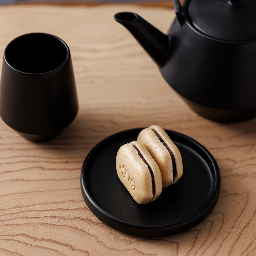 美濃焼フラットリム プレート皿 マット黒 12cm – kuros.style