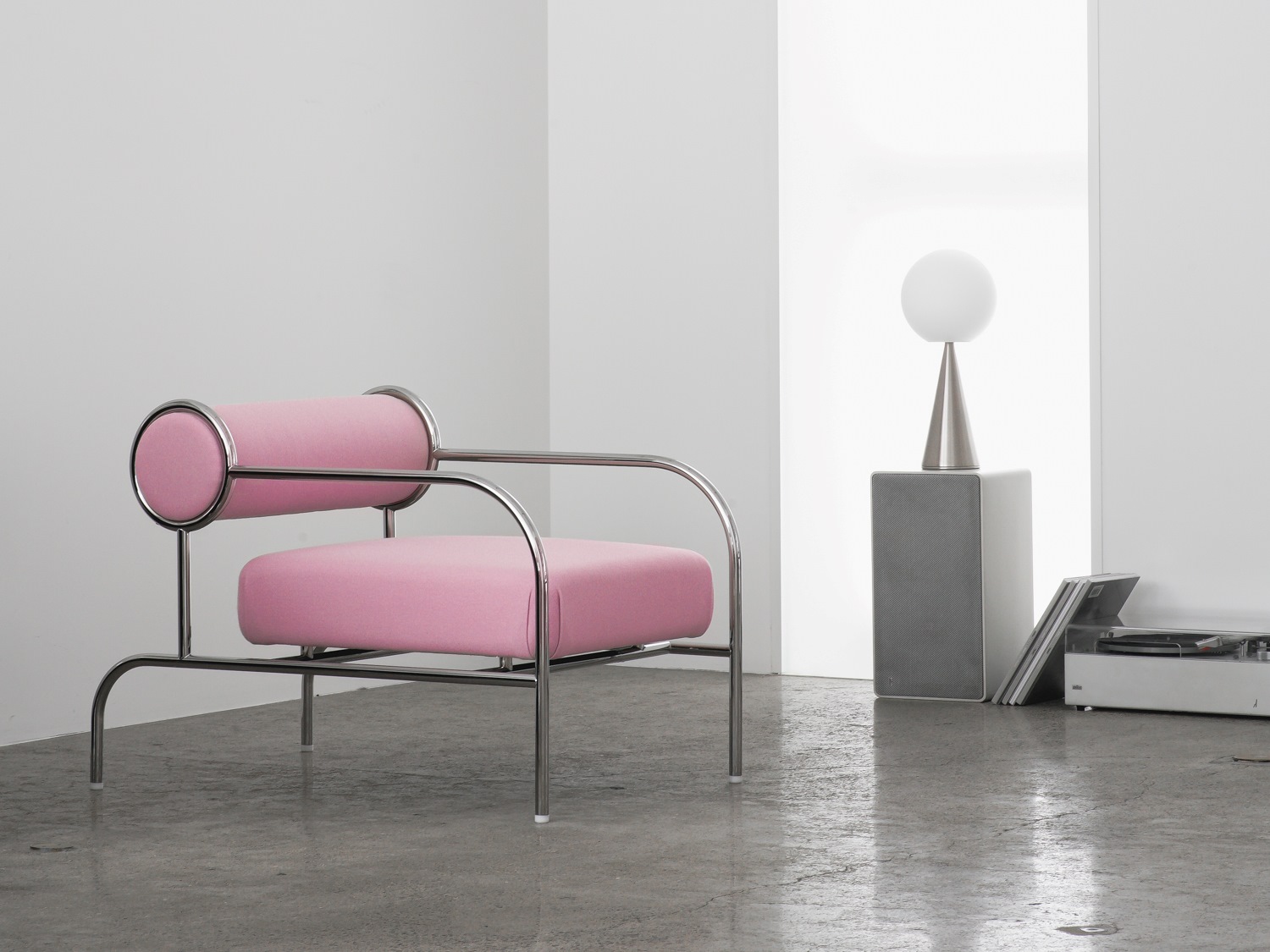 SOFA WITH ARMS - licht-gallery