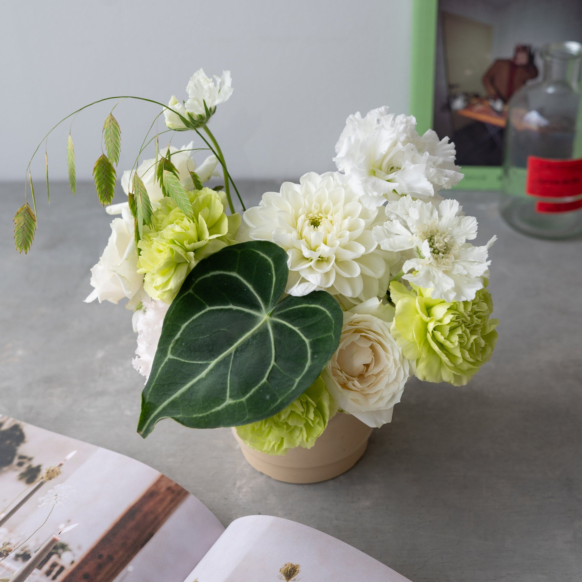 季節のアレンジメント White/Green – LIFFT
