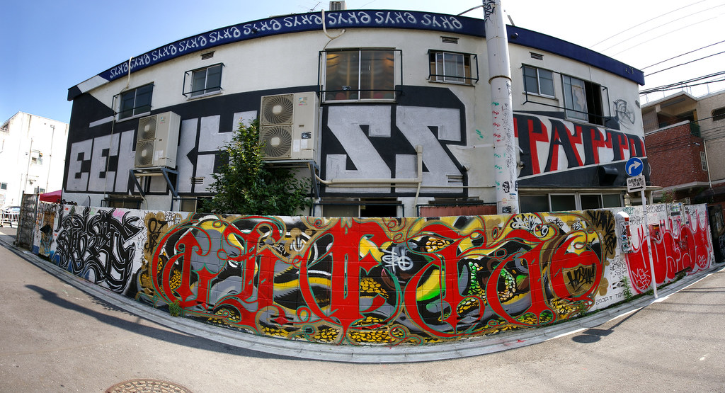 The Ghetto in 新大久保 (side) 32 stitched photos! | This is the