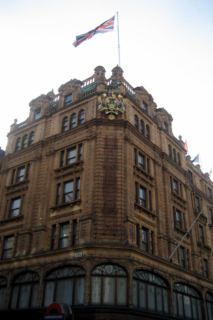 London - Knightsbridge: Harrods | Harrods began as a small g… | Flickr