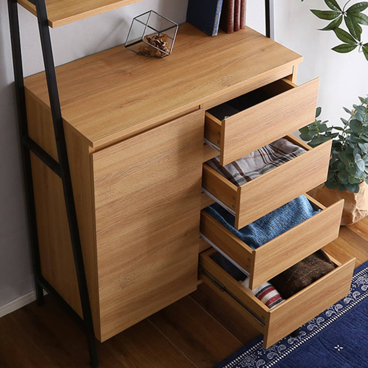 チェストラック 幅82.5cm ヴィンテージ調 片開き扉 チェスト 4段