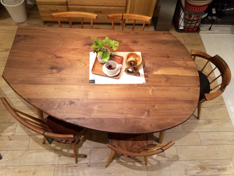 無垢材変形テーブルのご紹介です！ ｜ リビングハウス企業サイト【公式