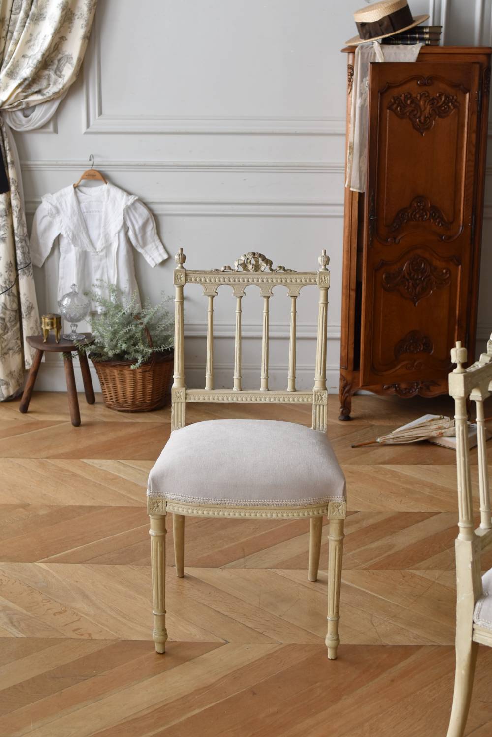 フランスアンティーク サイドチェスト リボンリース ルイ16世スタイル