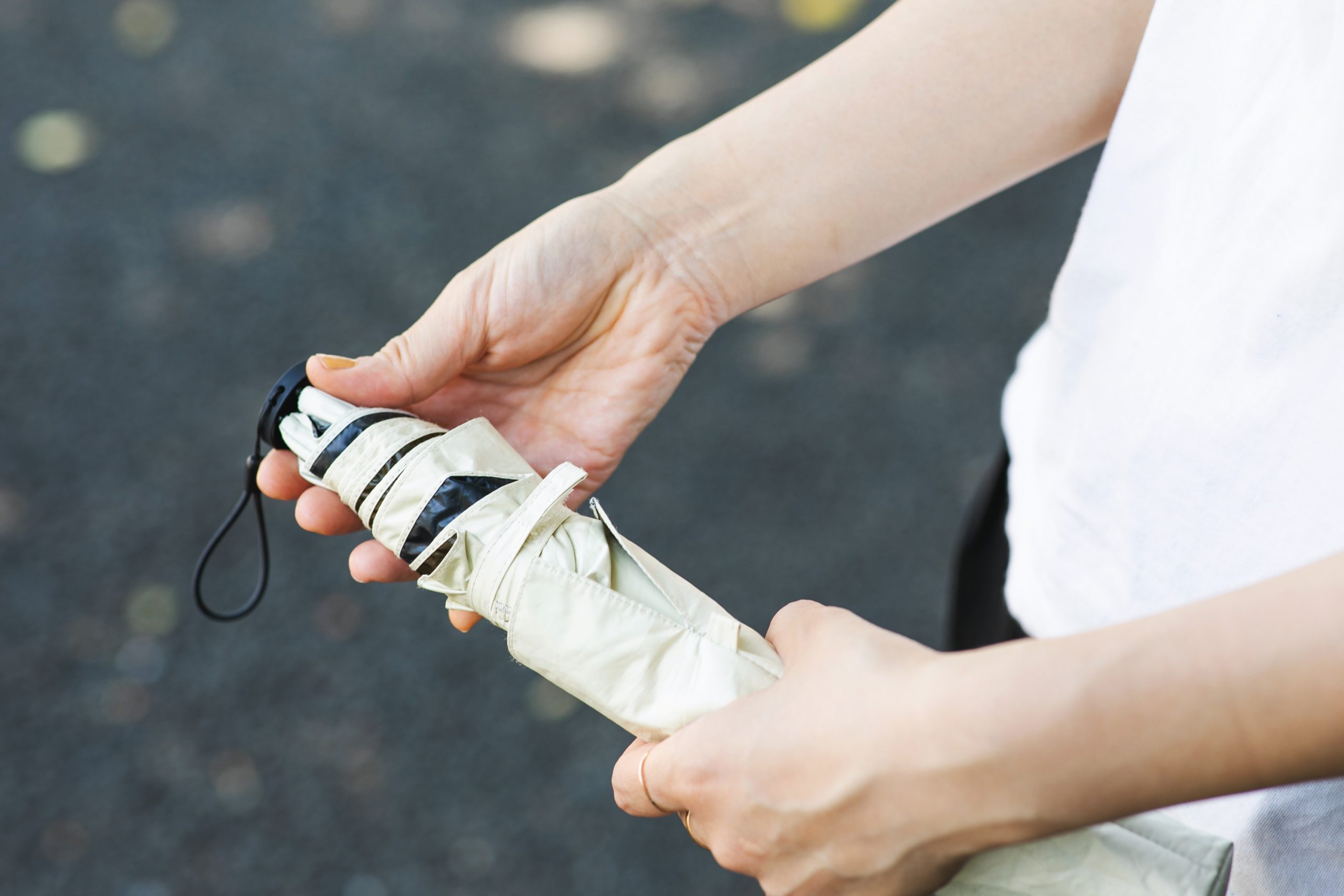 ゲリラ豪雨対策として、日傘としてエバニュー 「全天候型軽量