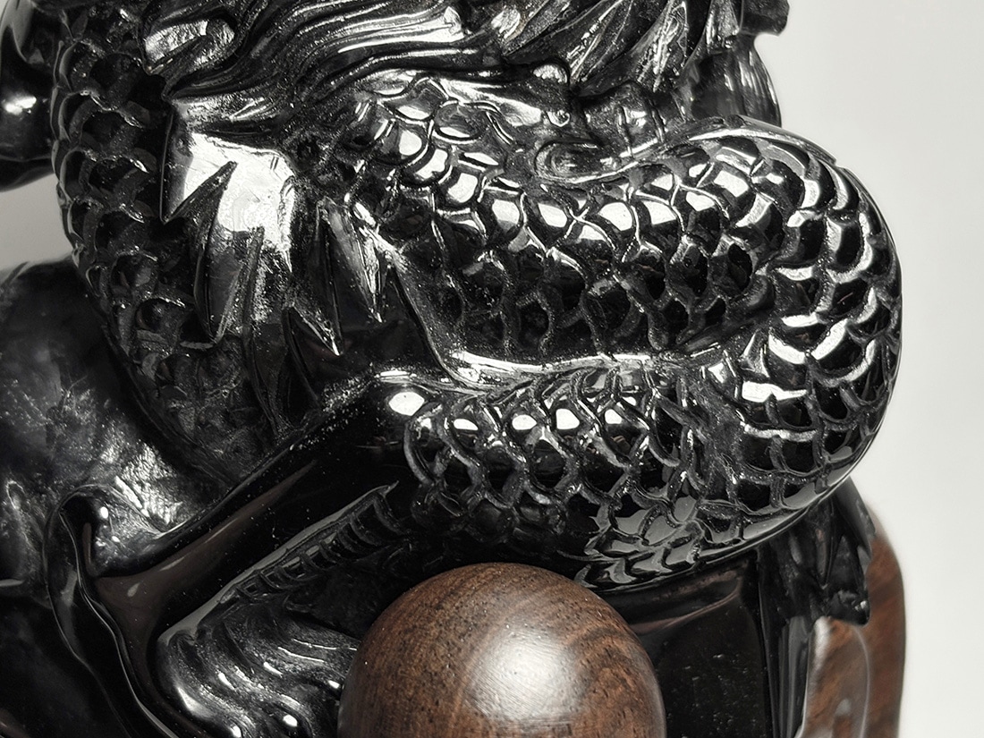 モリオン龍彫刻 (木製台座付き)