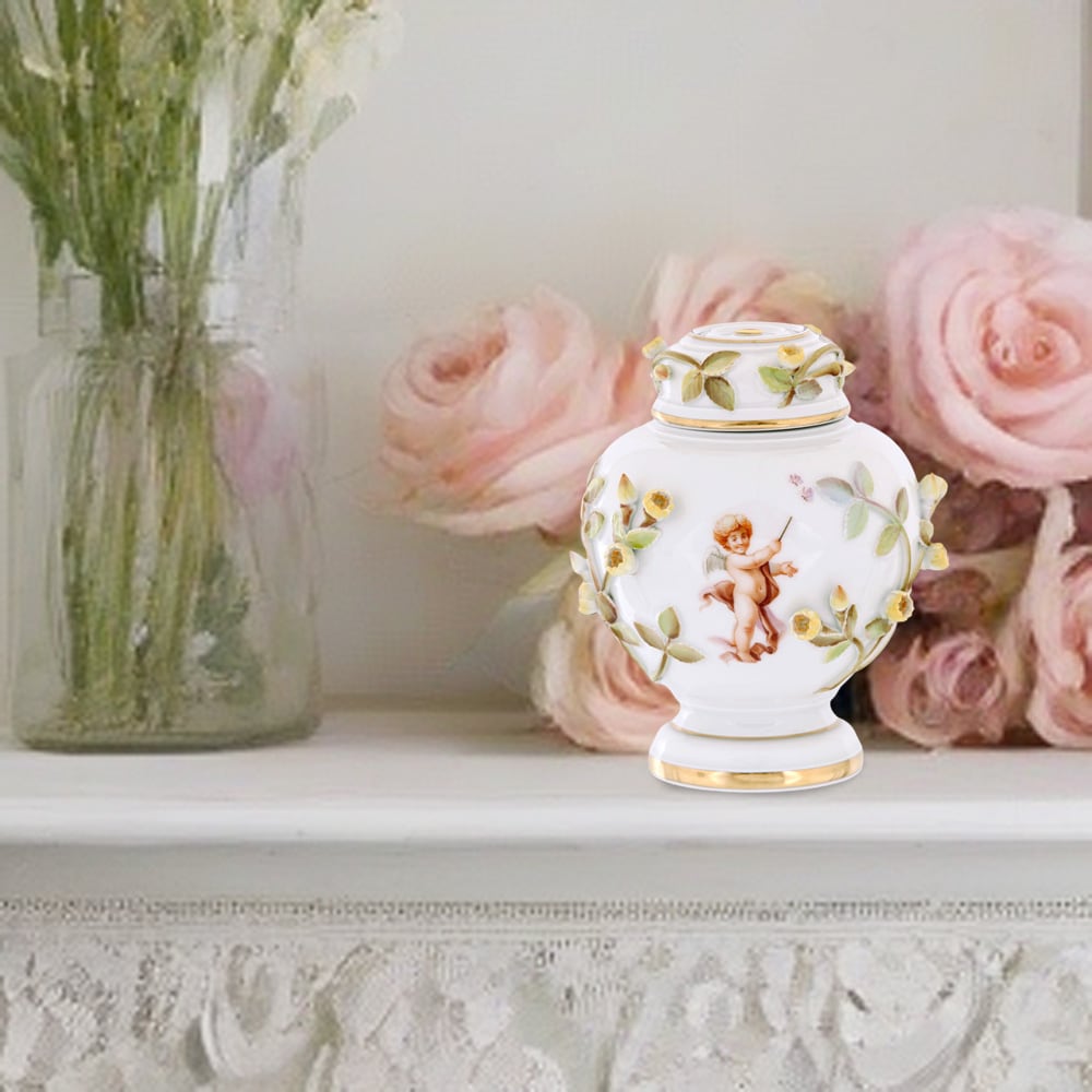 マイセン ボックス「戯れる天使と蝶」 82382/27A036 | すべての商品