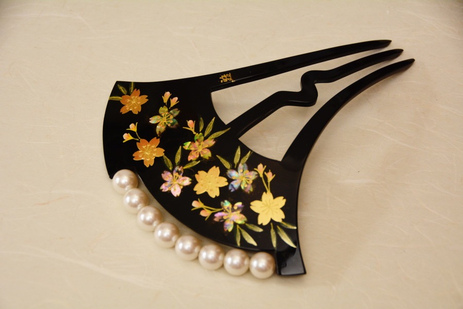パール付黒台 桜 貝蒔絵ピン (三本足) | かんざし,プラスチック | 十三