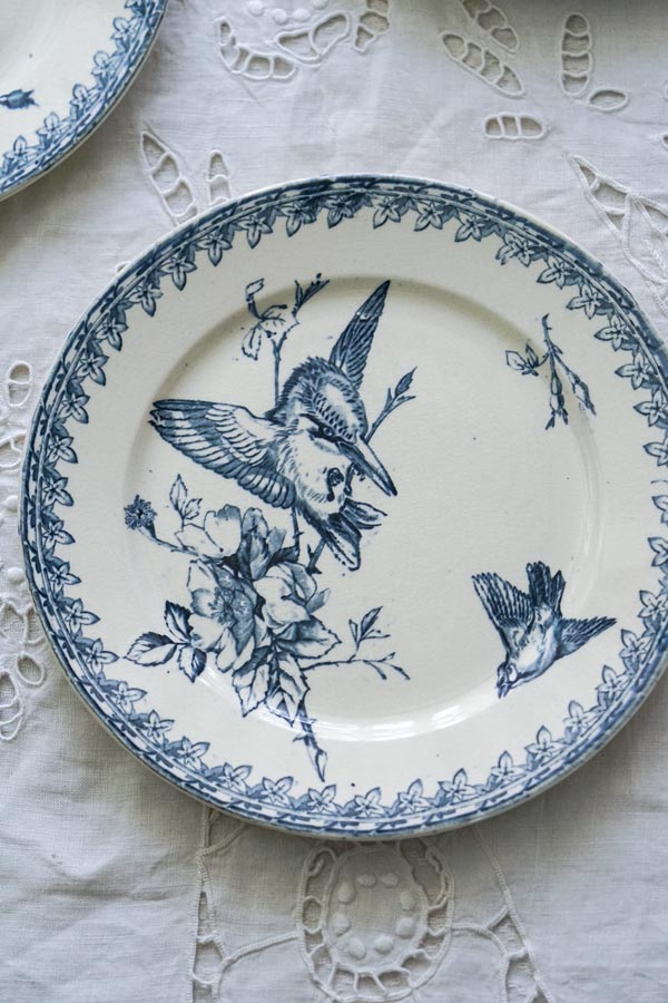 鳥のさえずりが聞こえてきそうなフランスアンティーク