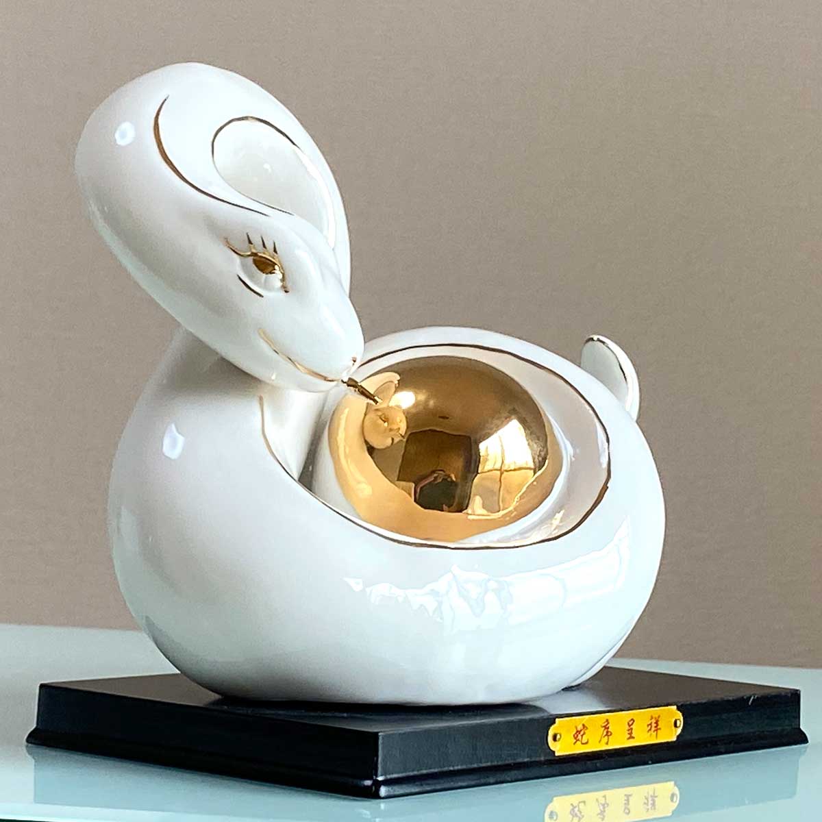 巳年 干支 白蛇 セラミック置物 18cm｜金運上昇・商売繁盛・家内安全