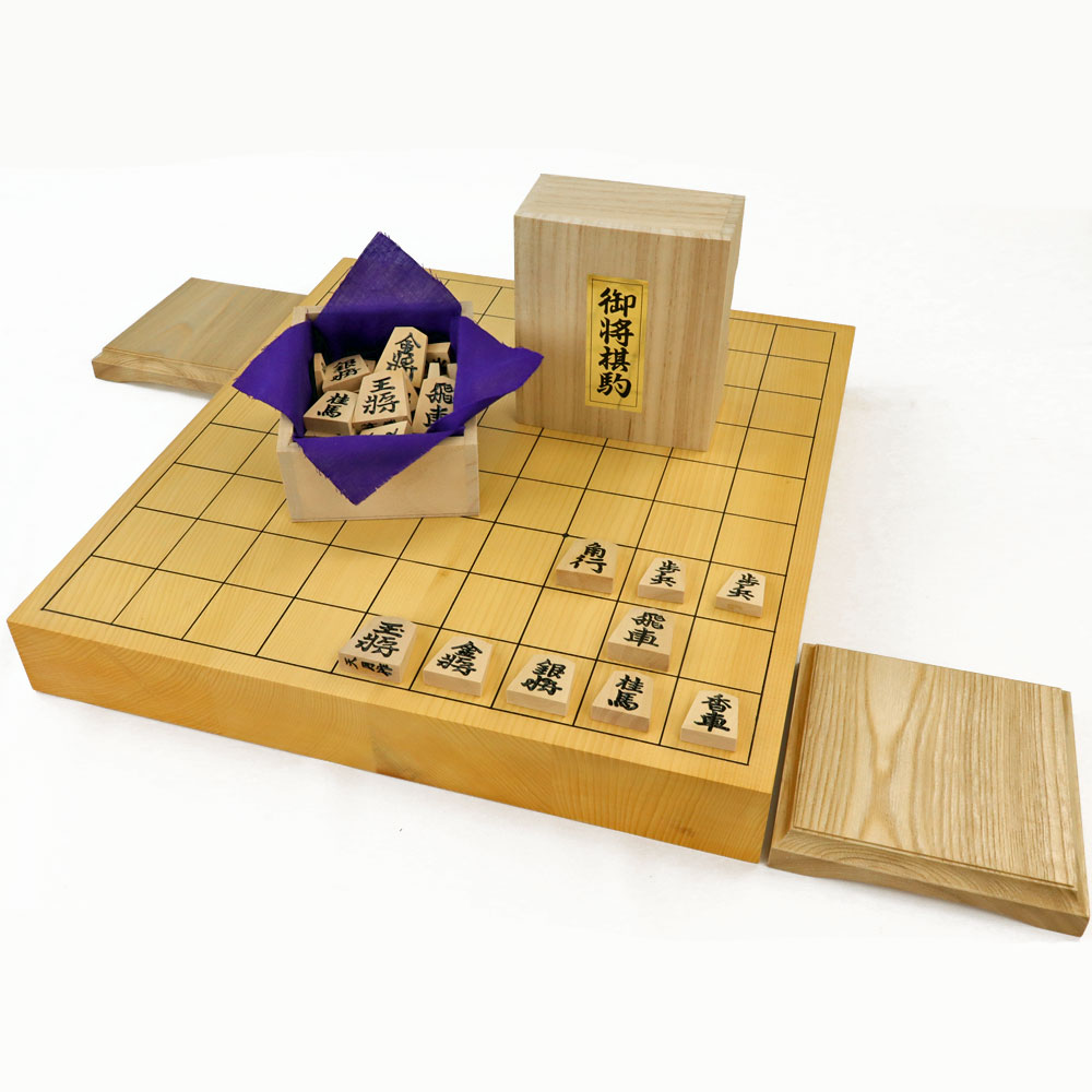 日本産本榧1寸5分ハギ卓上将棋盤セット 黄楊錦旗彫駒 栓1寸駒台 MS20