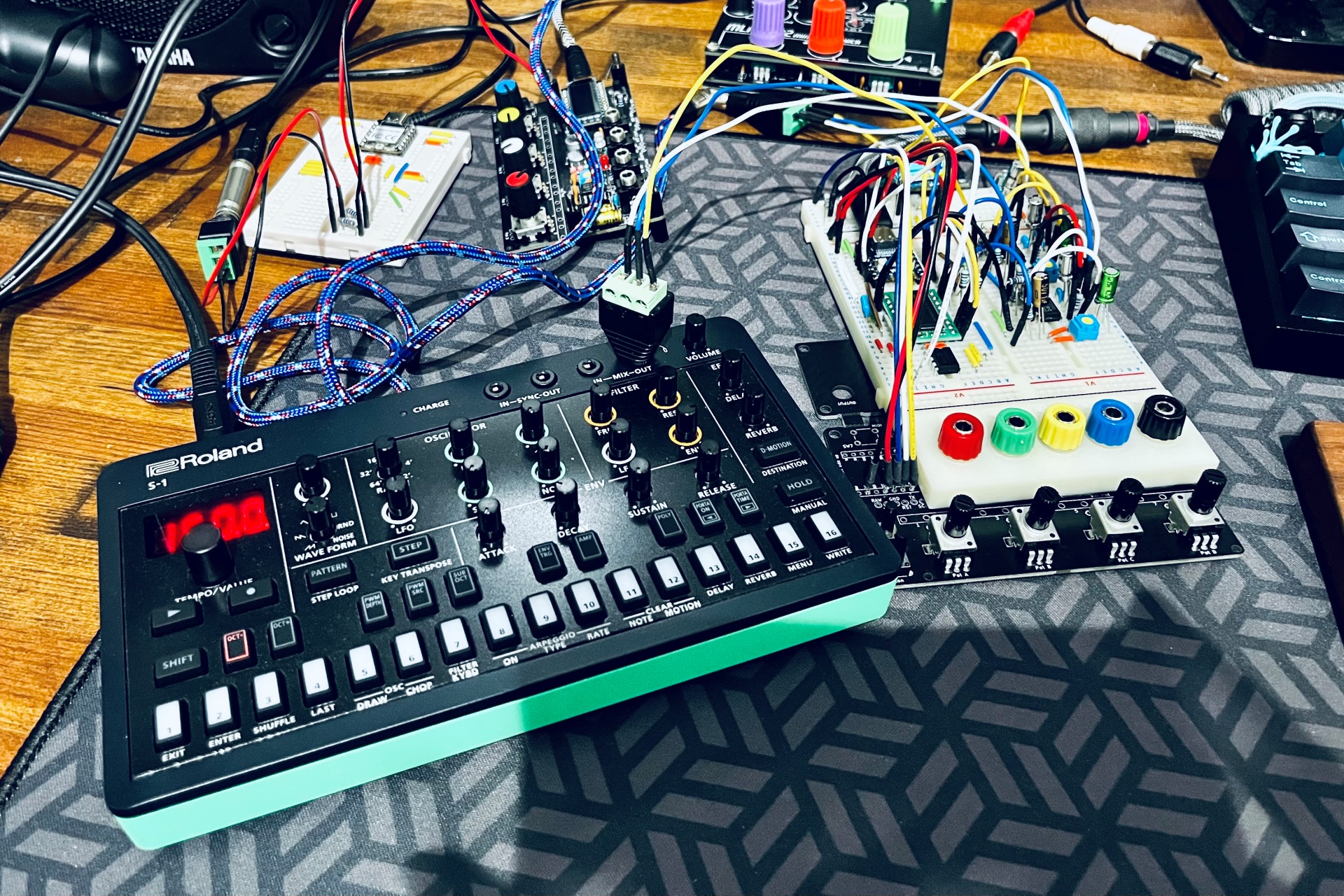 Spin Semiconductor FV-1でエフェクターを自作する | キオクノロンダリング