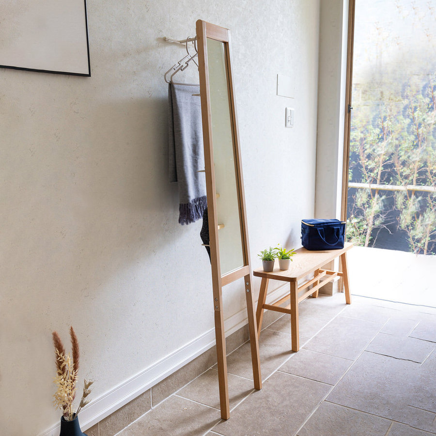 PICKUP ITEM】省スペースで収納もできる便利な全身鏡『LIV 立て掛け