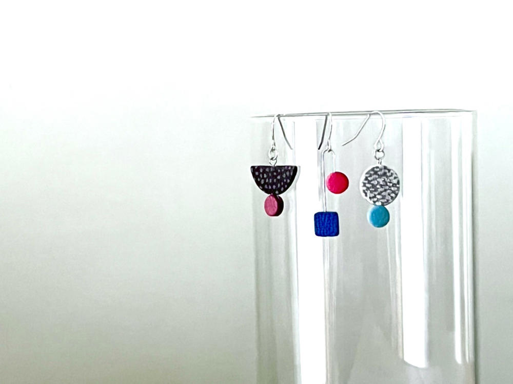 秋にぴったりの革ピアス｜読みもの｜MeTAS＋（ミタス）『ハンドメイド