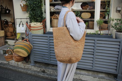 かご・バスケット・雑貨 - menui | ラフィアかぎ編みバッグ2段 丸底 紅茶