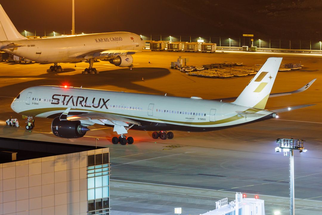 B-58502) Starlux Airlines Airbus A350-900 by Thomas Tse