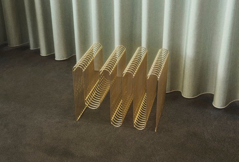 AYTM Curva magazine holder, gold | Finnish Design Shop