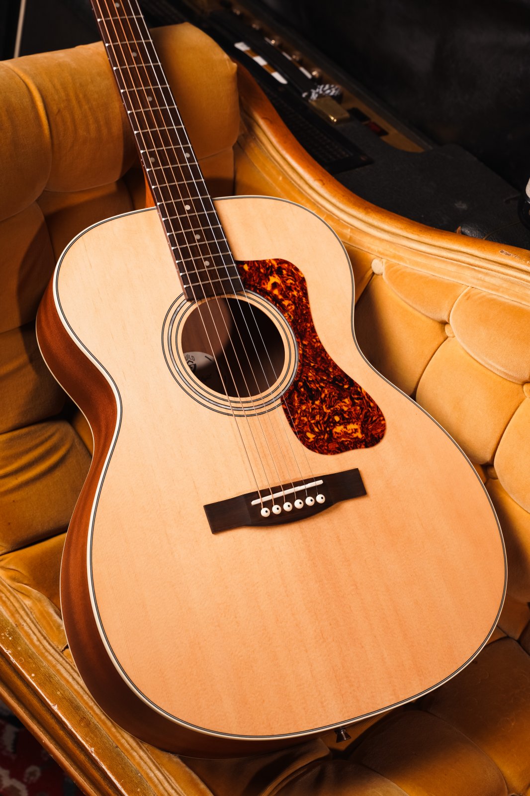 Guild OM-240E Natural Acoustic/Electric Westerly Collection (new