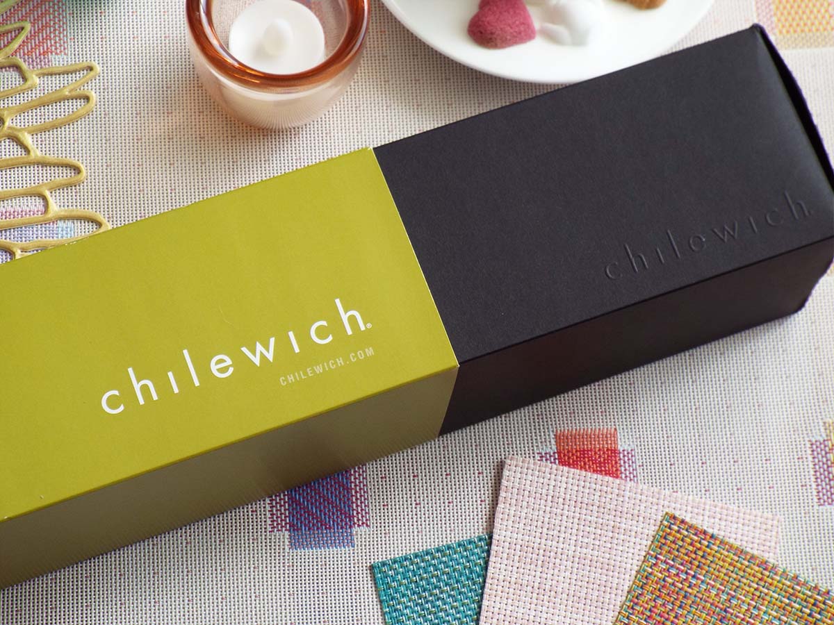 チルウィッチ ブルーム ランチョンマット｜大輪のシャンパンゴールドの花