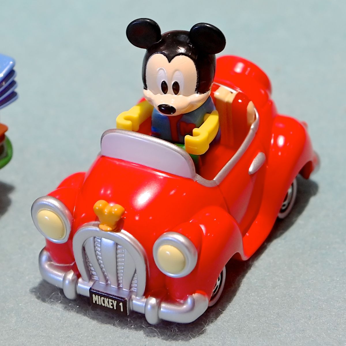 ミッキーたちのフィギュア付きトミカ！東京ディズニーリゾート