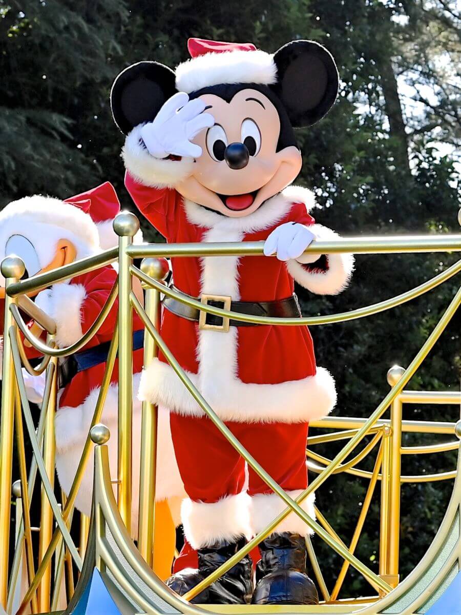 サンタミッキーがご挨拶！東京ディズニーランド「ミッキー&フレンズの