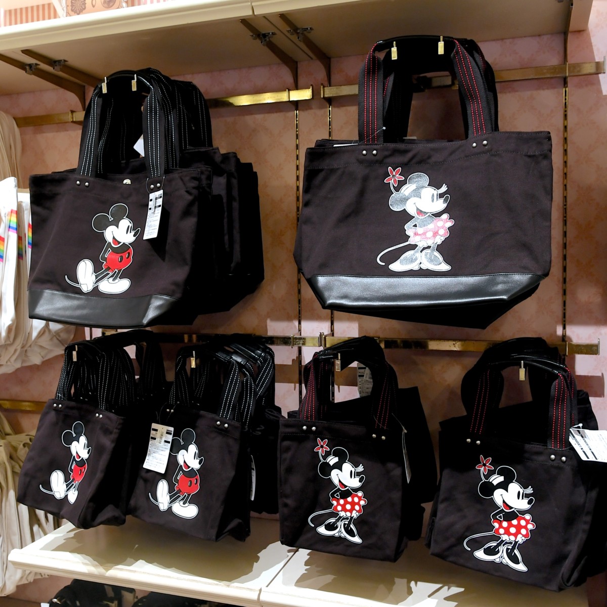 クラシック風デザインに黒色が登場！東京ディズニーランド トートバッグ -