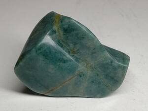 Amazon.co.jp: 青翡翠 83g 翡翠 原石 ヒスイ 鉱物 鑑賞石 糸魚川 水石