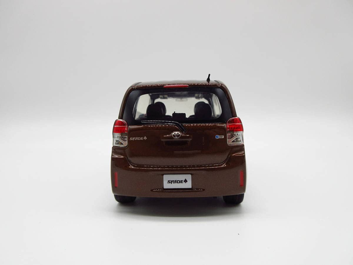 Amazon.co.jp: 1/30 トヨタ スペイド スペード カラーサンプル 非売品