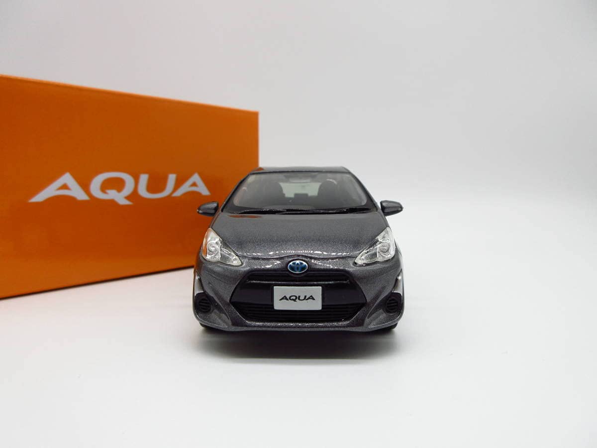 Amazon.co.jp: 1/30 Toyota Aqua AQUA Mid-term Color Sample Not For