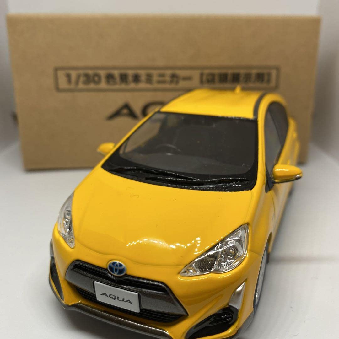 Amazon.co.jp: アクアAQUA カラーサンプルミニカー イエロー 5A3
