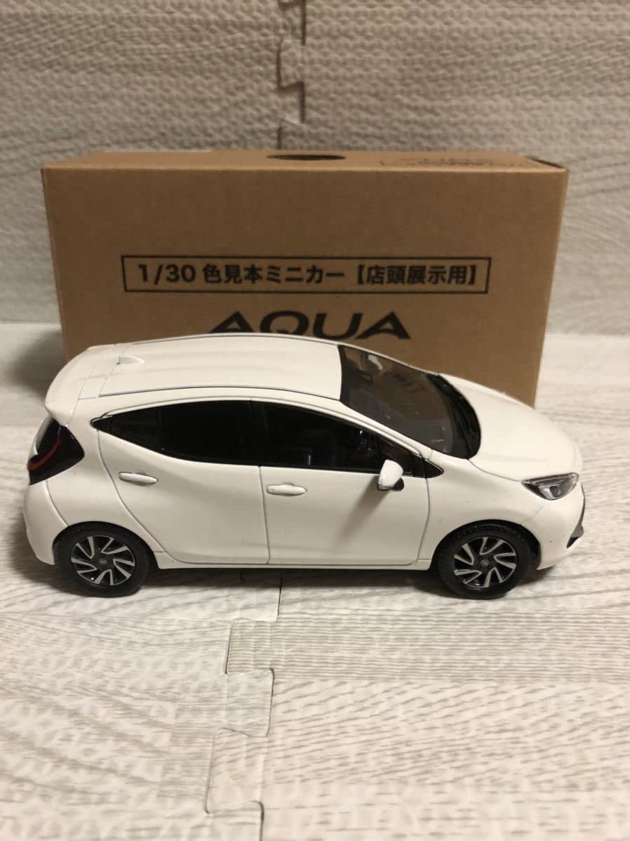 Amazon | 1/30 トヨタ 新型アクア AQUA カラーサンプル ミニカー