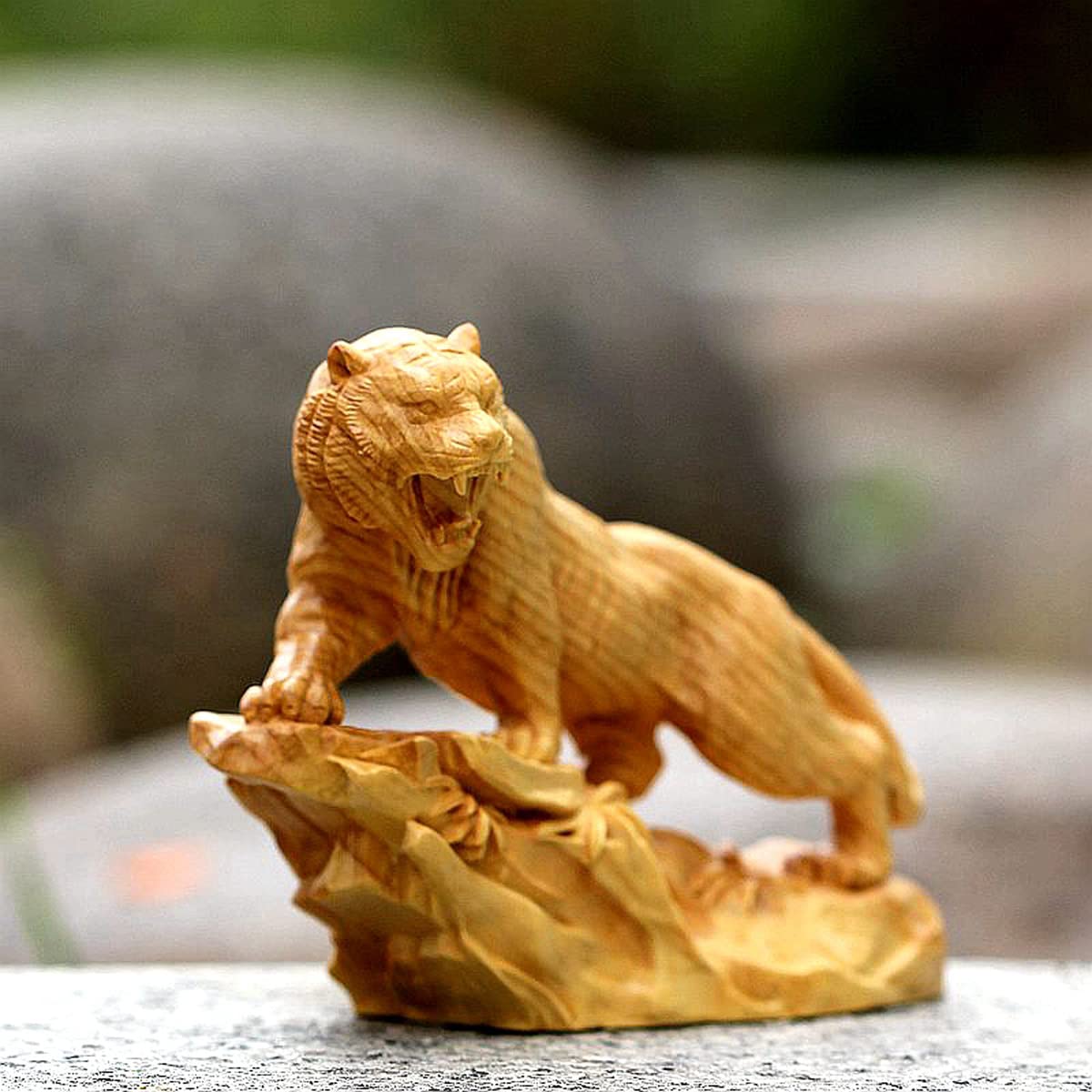 Amazon.co.jp: 虎 置物 風水 高級天然ツゲ木彫り 上山虎 木像の置物