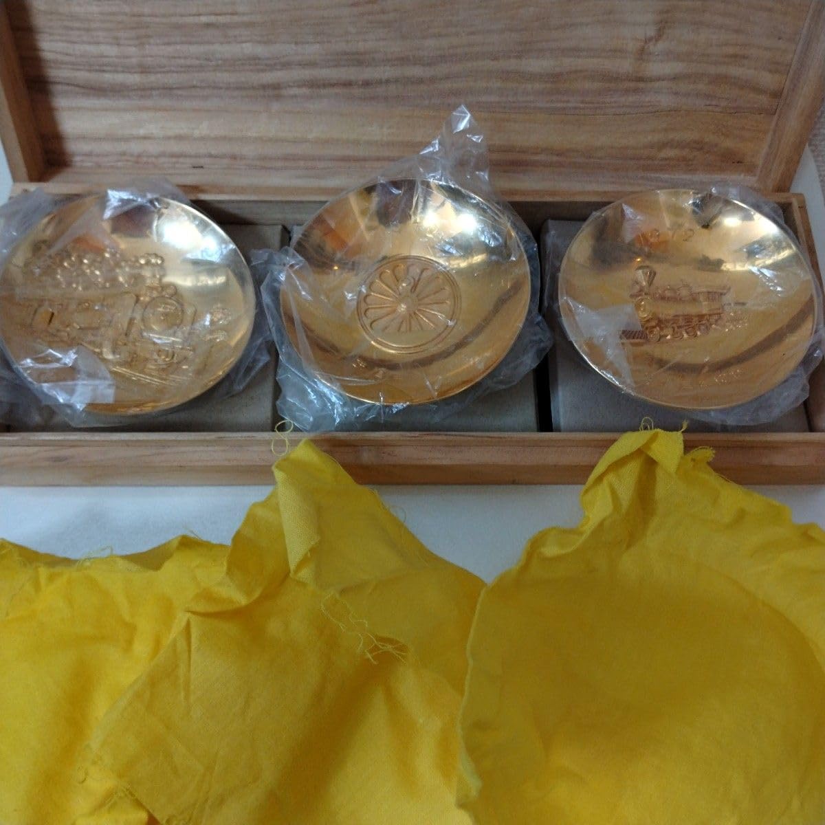 Amazon.co.jp: 金杯 金盃 24KGP 鉄道百年記念 記念品 1972 : ホーム