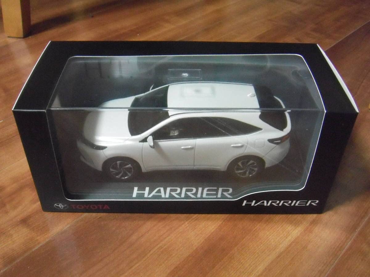 Amazon | トヨタ ハリアー ハリヤー ミニカー 1/30 カラーサンプル 白