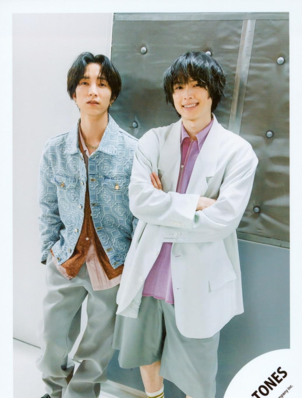 Amazon.co.jp: Six TONES 公式 生 写真（松村北斗・田中樹 ）ST01451