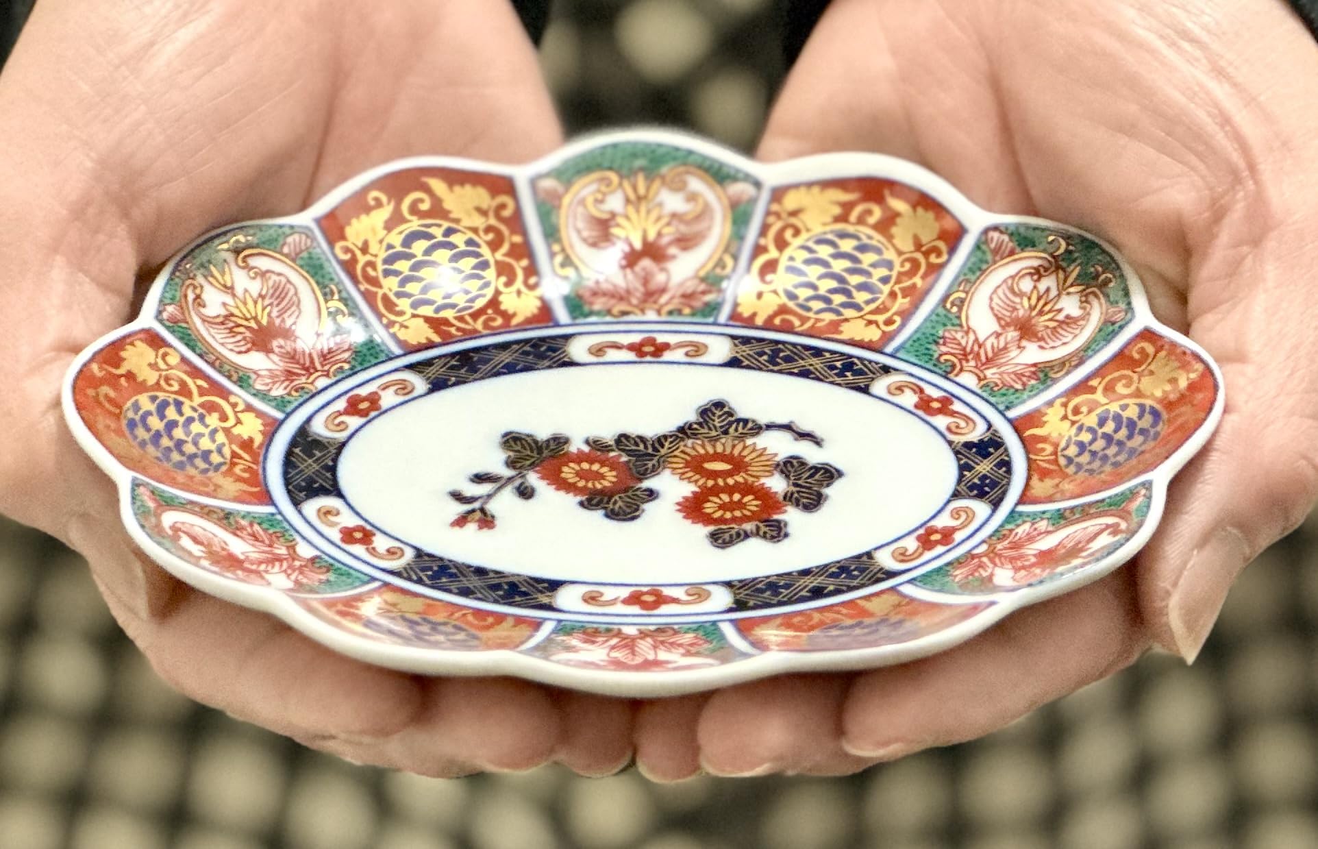 Amazon | 林九郎窯 古伊万里 様式 金彩間取菊紋 楕円皿 取皿 波佐見焼