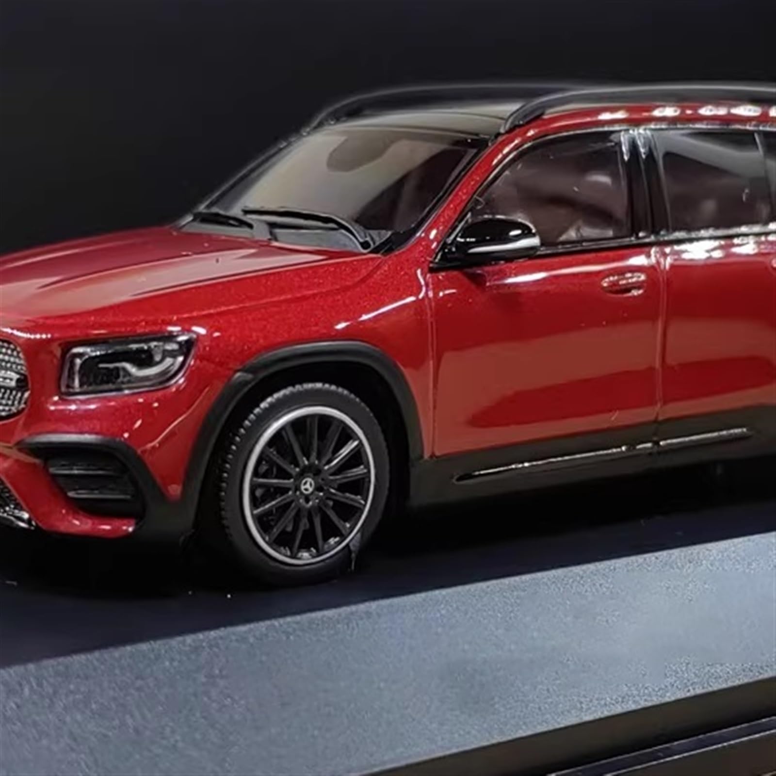 Amazon.co.jp: モデルカーのおもちゃ 1:43 メルセデス · ベンツ GLB