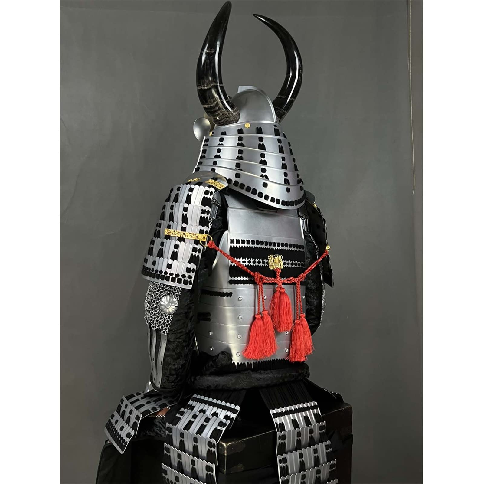 Amazon.co.jp: 手作り甲冑 兜 武士 鉄鎧 等身大甲冑 足 大人用 かぶる